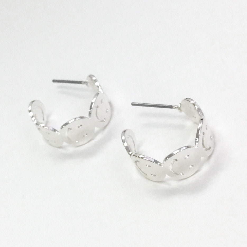 CE-4124 Smile C Hoop Earrings